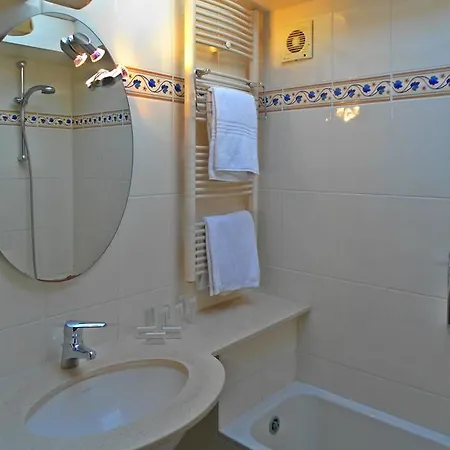 Agora Hotel 2*