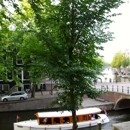 Blossom Bed & Breakfast 2*