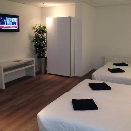 Budget Barbacan Hotel 2*