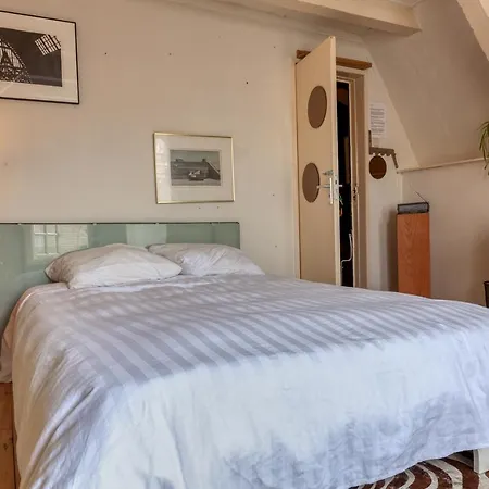 1971 Hazenstraat - Shared Bathroom Homestay *