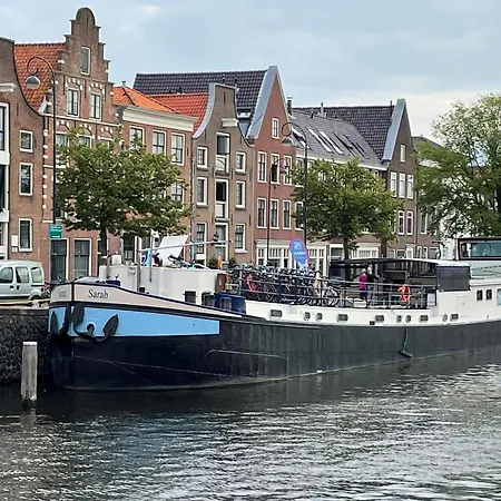 Hotelboot Sarah Hotel