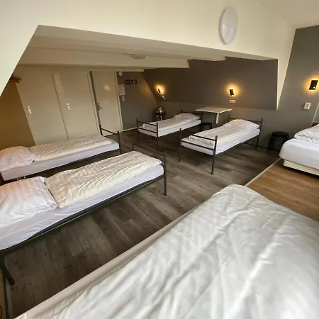 Xplore Hostel *