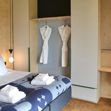 Basecamp 4* Amsterdam