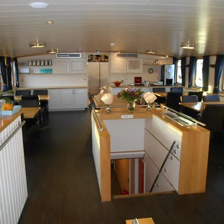 Hotelboat Iris *