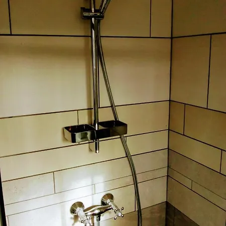 Rum i privatbostad Aldo, Not For Parties, Not A Hotel, With Shared Bathroom, No Kitchen *