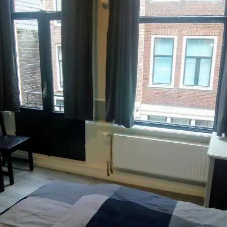 Aldo, Not For Parties, Not A Hotel, With Shared Bathroom, No Kitchen Rum i privatbostad