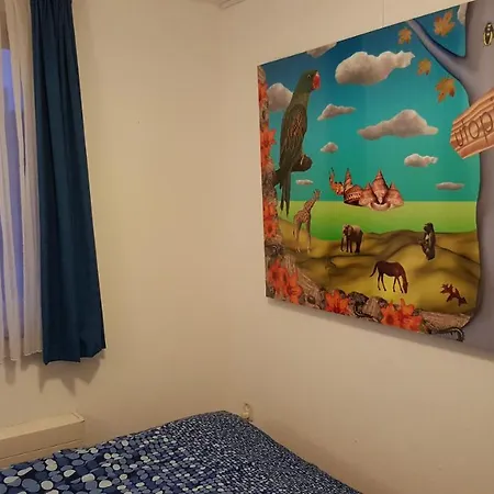 Quiet Spacious Bed & Breakfast *