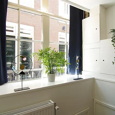 Cosy Right In The Center With Airco! *