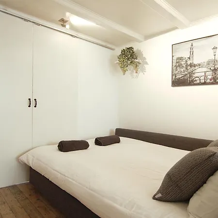 Cosy Right In The Center With Airco! *