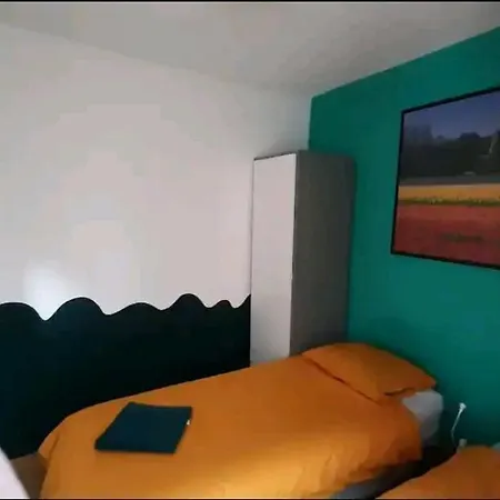 Homestay Nicole, Not For Parties, Not A Hotel, With Shared Bathroom, No Kitchen *