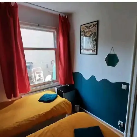 Homestay Nicole, Not For Parties, Not A Hotel, With Shared Bathroom, No Kitchen