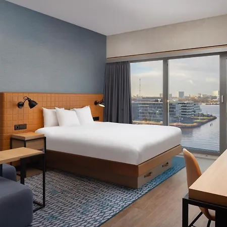 By Marriott Houthavens Hotell