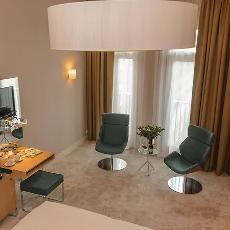 Amadi Panorama Hotel 4*