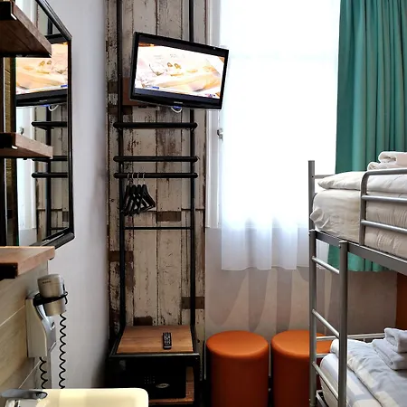 Tourist One Hotel