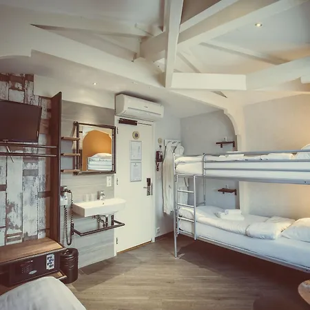 Hotel Tourist One