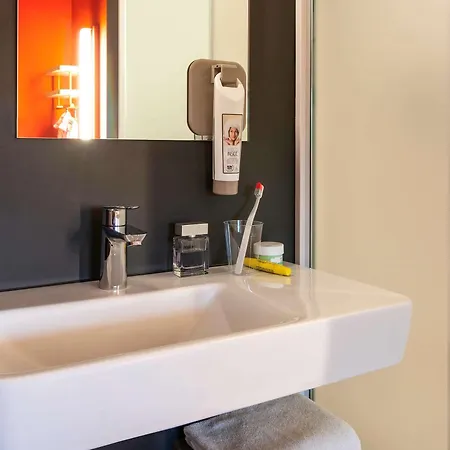 Ibis Budget Amsterdam Airport מלון