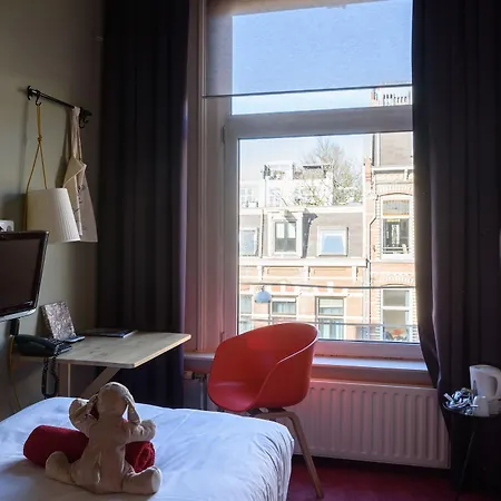 The Neighbour's Magnolia Hotel