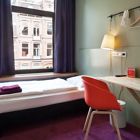 The Neighbour's Magnolia Hotel