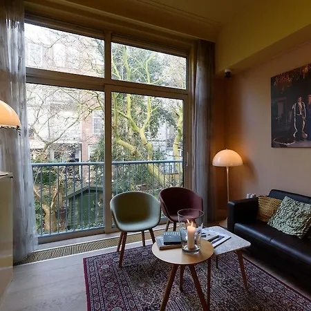 The Neighbour's Magnolia Hotel