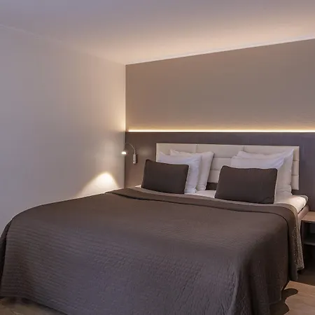 Avenue Hotel
