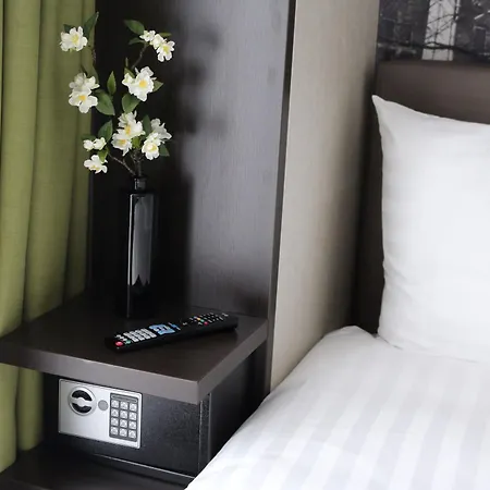Отель Royal 4*