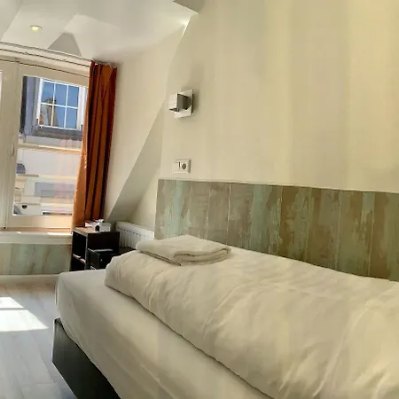 Damrak Hotel 2*
