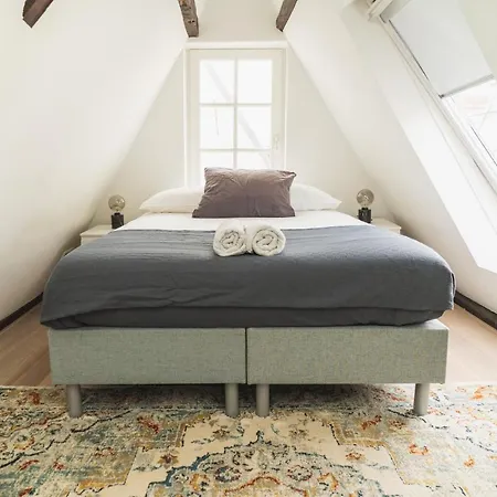 Habitación en casa particular Tiny Attic On The Herengracht, Private Ámsterdam