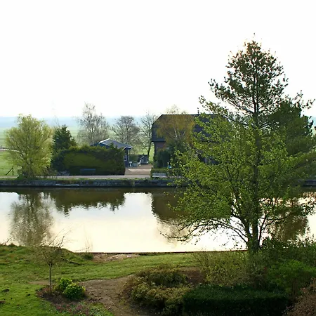 Gr8 Riverside Hotel