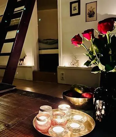 Romantic Houseboat Bed & Breakfast