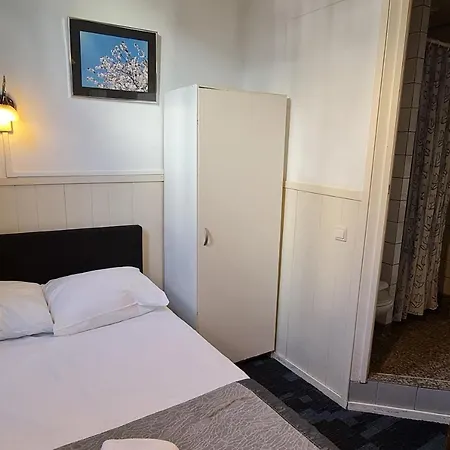 Euphemia Budget Old Canal Zone Albergue