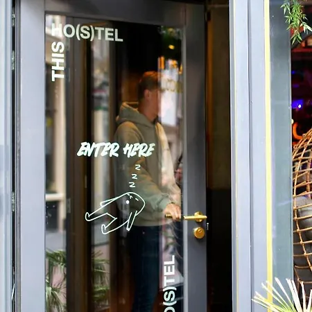 Hostel This HoTel *
