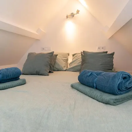 Raam Studio's Homestay *