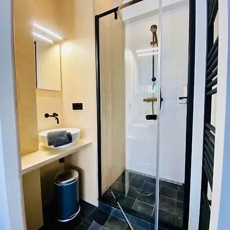 Private With Free Car Parking Bed & Breakfast 2*