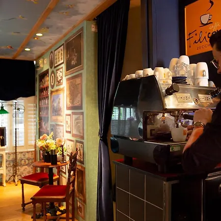 Hotel Rosalia's Menagerie Cocktail Bar & Innupstairs 3*