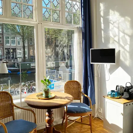 Canal Hideaway Гостевой дом *