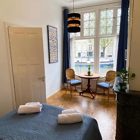 Canal Hideaway Гостевой дом Амстердам