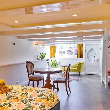 Apartment Next To Skinny Bridge Near Rembrandtsquare *