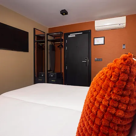 Huygens Place 4*