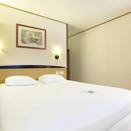 Campanile Y Restaurante Zuid Oost 3*