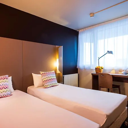 Hotel Campanile Y Restaurante Zuid Oost 3*