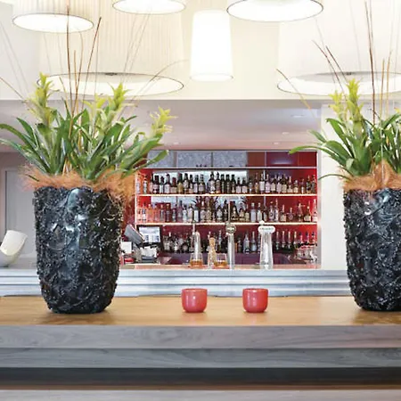 Hotel Moevenpick City Centre 4*