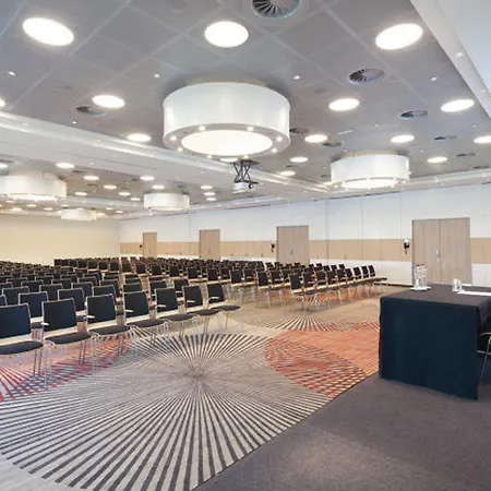Hotel Moevenpick City Centre 4*