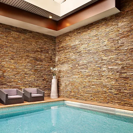 Park Plaza Victoria Hotel 4*