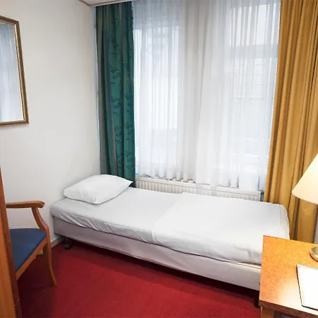 Delta City Center Hotel 3*