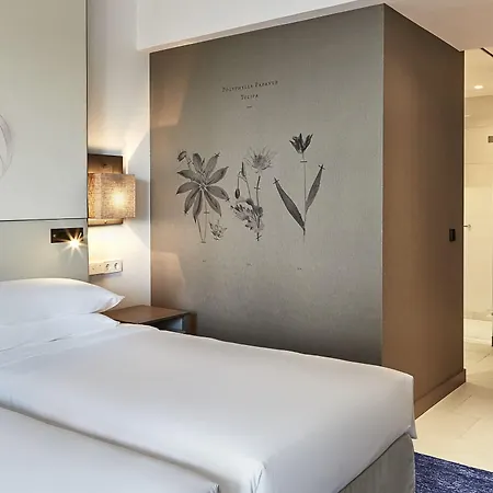 Hyatt Regency Hotel 5*