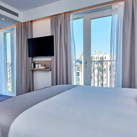 Hotell Express - Hall By Ihg 3*