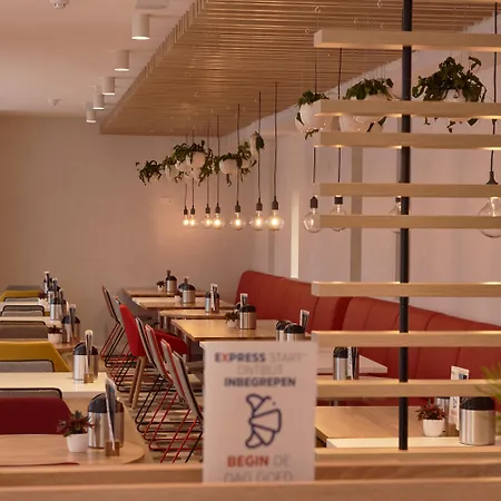 Express - Hall By Ihg מלון 3*