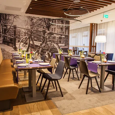 Hotel Hampton By Hilton Centre East 4*