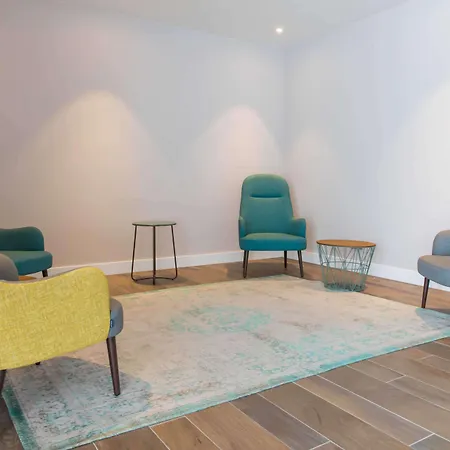 Hampton By Hilton Centre East 4*