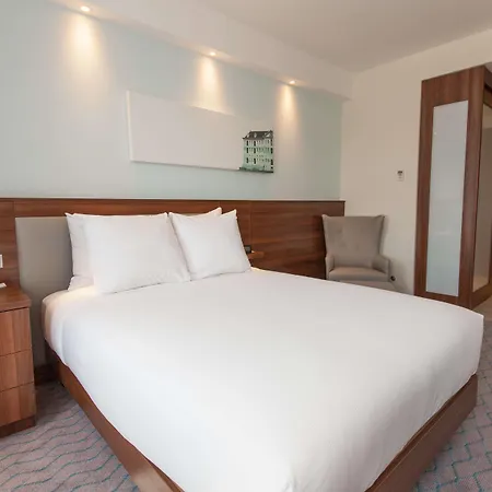 Hotel Hampton By Hilton Centre East 4*